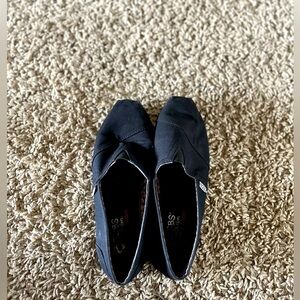 BOBS skechers size 8.5 women’s flat black slip on shoes